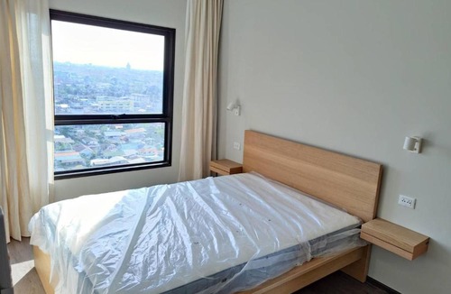 Talat Phlu Apartment | Charming Bangkok Apartment with City, Pool, and River Views