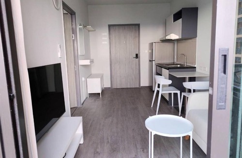 Talat Phlu Apartment | Charming Bangkok Apartment with City, Pool, and River Views