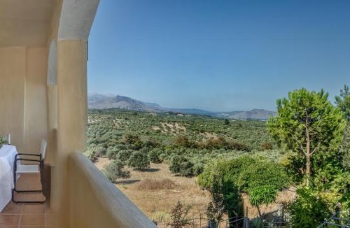 Episkopi House | Charming Country Home with Almyros Bay Panoramic Views 5 Min to Beach
