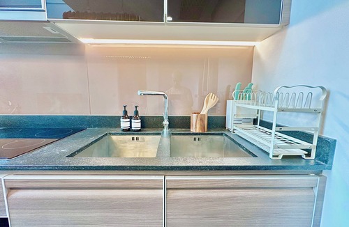 Khlong Tan Apartment | Charming 2-bedroom Duplex - 3min From BTS Thonglor