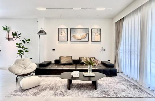 Wat Ket Villa | Chiang Mai, Brand-New, Modern, Luxuriously Decorated, Detached Garden Pool Villa, Close to the Old City and Changkhan Road Night Bazaar, Ideal for Family Team-Building Vacations, Four-Bedroom, Five-Bathroom Villa 09