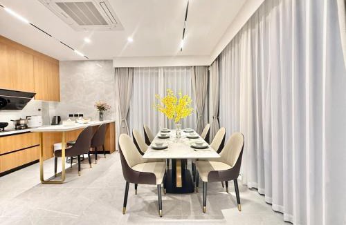 Wat Ket Villa | Chiang Mai, Brand-New, Modern, Luxuriously Decorated, Detached Garden Pool Villa, Close to the Old City and Changkhan Road Night Bazaar, Ideal for Family Team-Building Vacations, Four-Bedroom, Five-Bathroom Villa 09