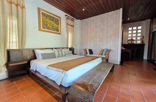 Ban Saiyuan Villa | Chic 4-bedroom villa with WiFi, AC in brilliant Rawai