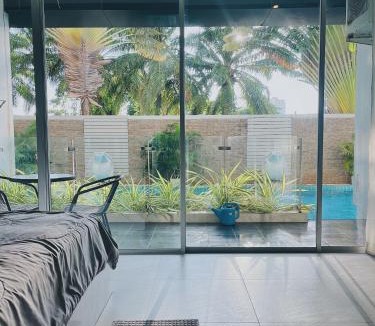 Karon Apartment | CHIC Beautiful apartment by the seaside, terrace, pool, free gym