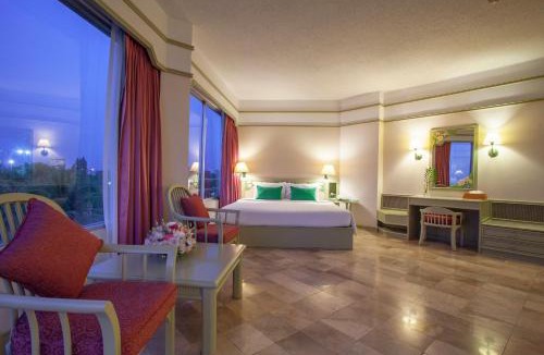 North Pattaya Resort | Cholchan Pattaya Beach Resort - SHA Extra Plus