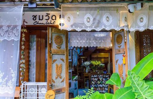 Lop Buri Bed & Breakfast | Chom Wat Boutique Hotel