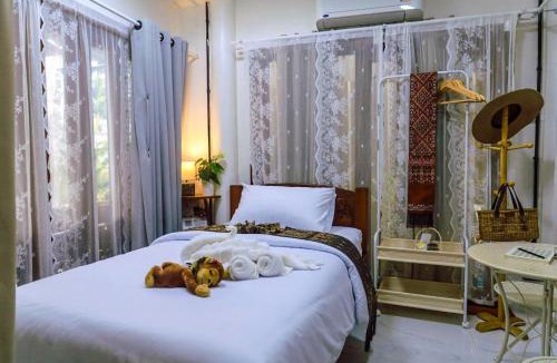 Lop Buri Bed & Breakfast | Chom Wat Boutique Hotel
