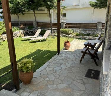 Agios Konstantinos House | Christina
