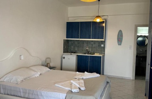 Adamas Bed & Breakfast | Christos rooms milos