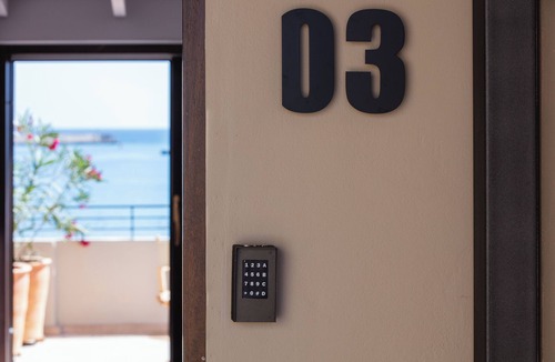 Old Town Rethymnon Apartment | Chryssi 03, seafront cozy suite for 2 in Rethymno!