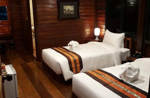 Amphawa Hotel | Chuchai Buri Sri Amphawa