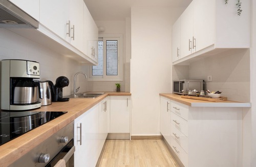 Metaxourgio Apartment | City Chic Apartment with Park View