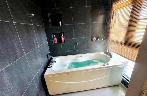 Khlong Sam Prawet Apartment | Coco City Jacuzzi 1-Airport City Access