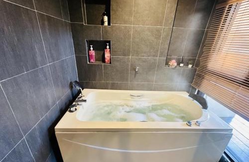 Khlong Sam Prawet Apartment | Coco City Jacuzzi 1-Airport City Access