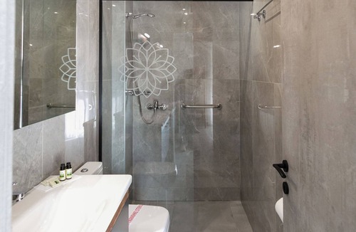 Larissa House | Comfort City Suites & Rooms