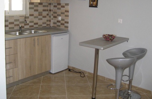 Agia Pelagia Chlomou Apartment | comfort studio with garden view