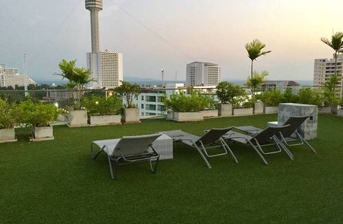 Nong Prue Apartment | Comfortable and stylish apartment on Pratumnak for family with children.