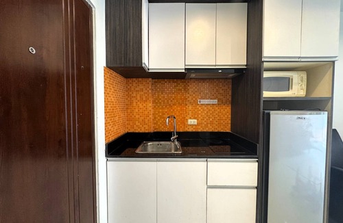 Pratumnak Hill Apartment | Comfortable Pool-View Studio with Balcony - Pratumnak, Pattaya