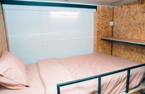 Thanon Phetchaburi Hostel | Comfy Corner Hostel