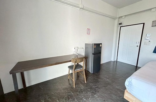Racha Thewa Hostel | Comfy Hotels Share Bathroom คอมฟี่ โฮเทล ห้องน้ำรวม