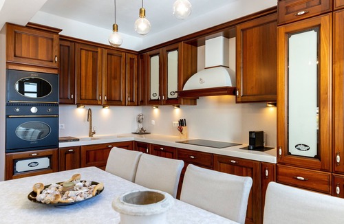 Aliki Villa | Constamar Villa, Swimming pool - 10min walk from Alyki Center!