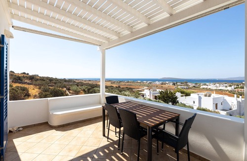 Aliki Villa | Constamar Villa, Swimming pool - 10min walk from Alyki Center!