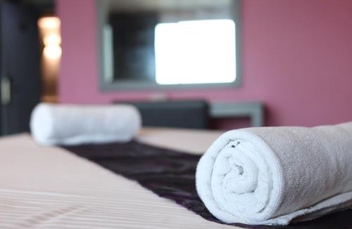 Srisa Chorakhe Noi Hotel | Convenient Grand Plus Hotel Suvarnabhumi