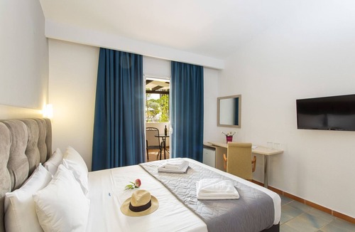 Gerakini Hotel | Coral Blue Beach Hotel
