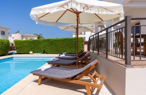 Pegeia Villa | Coralia Dreams Villa - Central Coral Bay, 5 mins walking to Main strip, 2 mins to the Beach