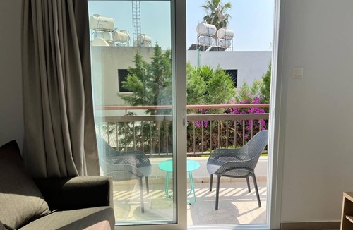 Paphos Apartment | Cosy 1/bdr central apart near the beach