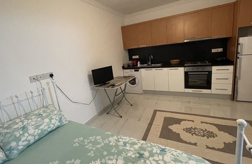 Larnaca Apartment | Cosy studio apartment near beach and pool
