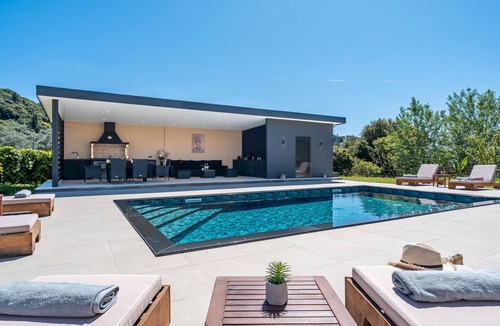 Lefkimmi Villa | Country House 'Queen Alla' with Mountain View, Wi-Fi and Air Conditioning