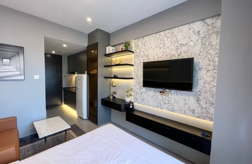 Sen Sok Hotel | Cozy 1-bedroom hotel with AC in welcoming Phnom Penh