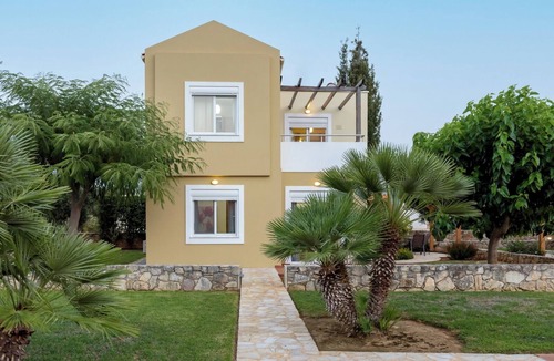 Chorafakia Villa | Cozy 2-bedroom Villa Mentha, Beautiful Garden&Refreshing Pool, Fast Wi-Fi,AC