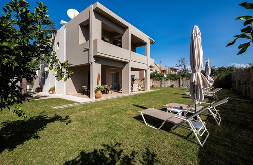 Maleme Cottage | Cozy apartment with a large and beautiful garden suitable for relaxation.