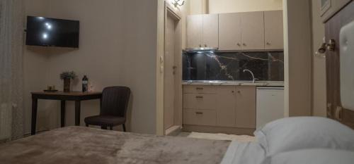 Loutraki Apartment | Cozy apartment with courtyard and gazebo