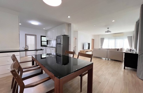 Na Chom Thian Villa | Cozy beach access 3-bedroom villa in gorgeous Sattahip with cool AC breeze