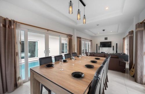 Bang Lamung Villa | Cozy Breeze Pool Villa Pattaya