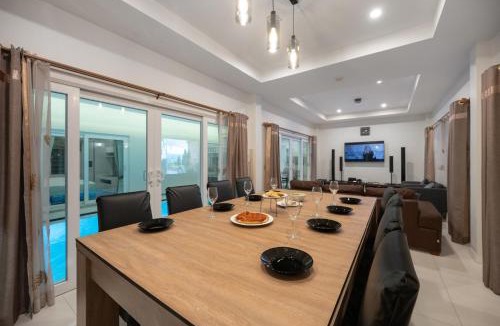 Bang Lamung Villa | Cozy Breeze Pool Villa Pattaya