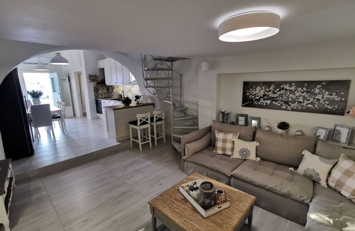 Naousa House | Cozy house in the cosmopolitan center of Naousa with breathtaking sunset view.