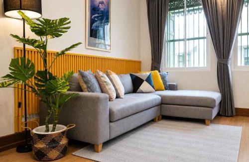 Chakkrawat Apartment | Cozy Loft Stay in Chinatown - Songwat Quiet Street View