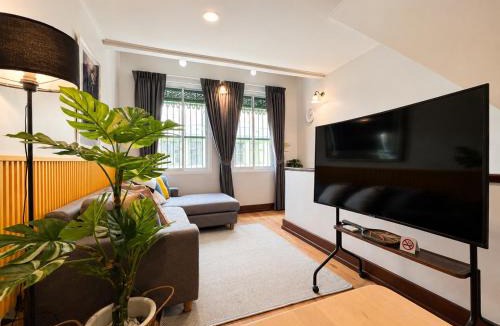 Chakkrawat Apartment | Cozy Loft Stay in Chinatown - Songwat Quiet Street View