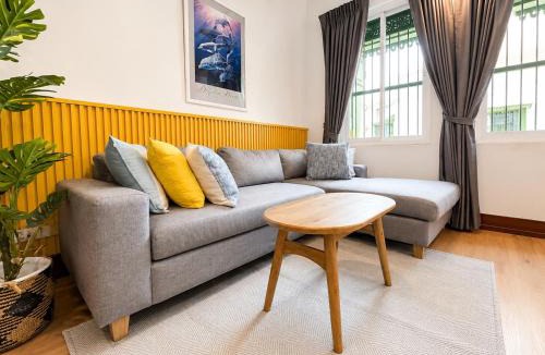 Chakkrawat Apartment | Cozy Loft Stay in Chinatown - Songwat Quiet Street View