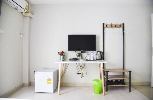 Ratchadaphisek Apartment | Cozy twin room close to Ratchada train market and MRT-Huai Khwang | 301