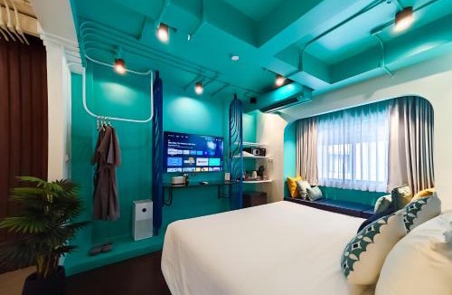 Thapae Hotel | CRIMSON SERIES - Boutique Hotel & Wine Bar