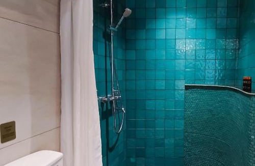 Thapae Hotel | CRIMSON SERIES - Boutique Hotel & Wine Bar