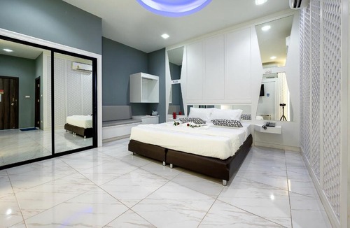 Noen Phra Hotel | Crystal Hotel โรงแรมคริสตัล