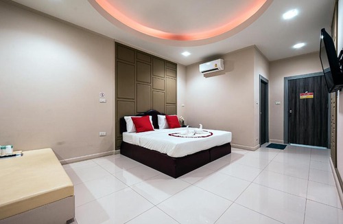 Noen Phra Hotel | Crystal Hotel โรงแรมคริสตัล