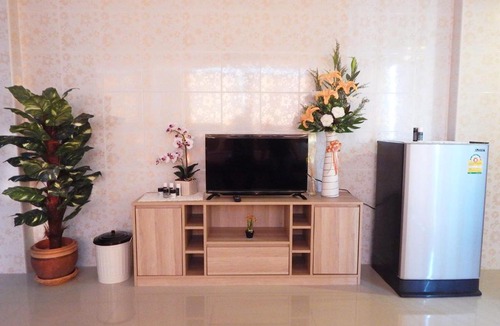Phan Thong Hotel | D5 Hotel สาขา หนองตำลึง