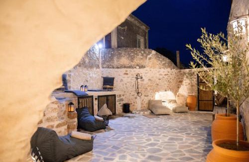 Koita House | Dandy Villas Mani - Old Tower House - Fireplace - Pool